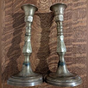 Pair Vintage Brass Unmarked Etched Candlesticks Colonial Early American 8"
